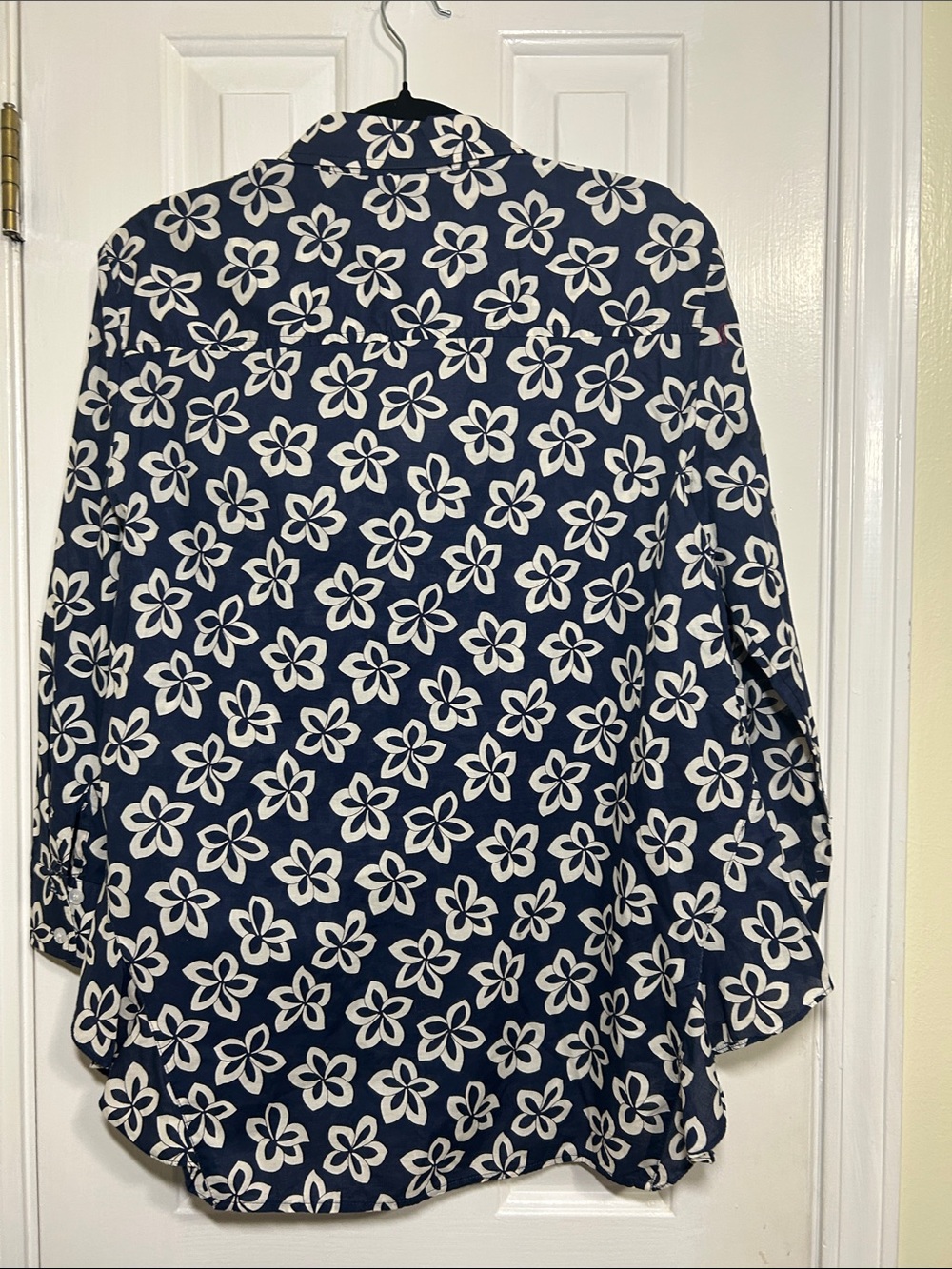 Finley Agatha, Navy Floral Button-Down Blouse, 100% Cotton, XL - Picture 7 of 9